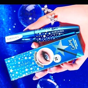 Women's Curling ,Volume Mascara! 24 hr. Water and Sweat proof! 💧 Black.